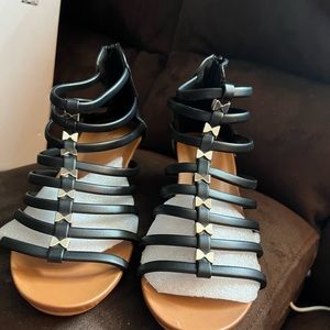 Xiangly black wedge sandal. Size 10